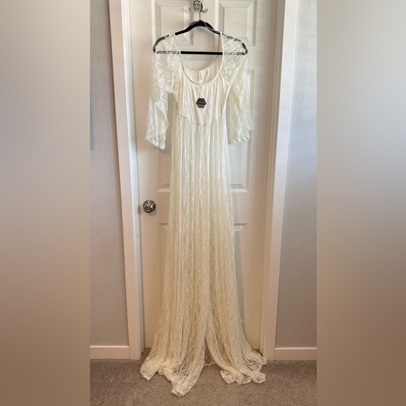 Pinkblush Dresses & Skirts - New with Tags Ivory Lace Maternity Photoshoot
Gown